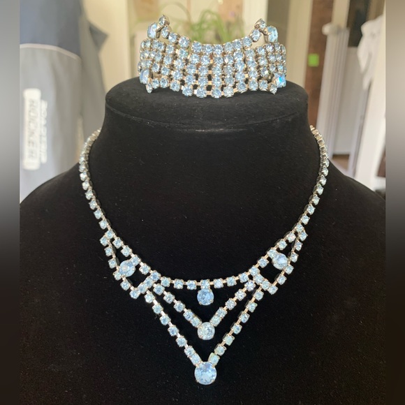 Vintage Jewelry Set - Picture 4 of 12